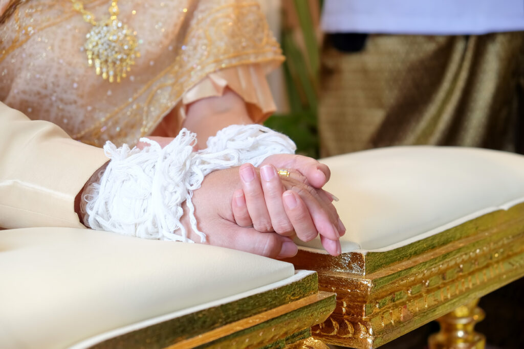 ขั้นตอนแต่งงาน-การรับไหว้และผูกข้อมือ