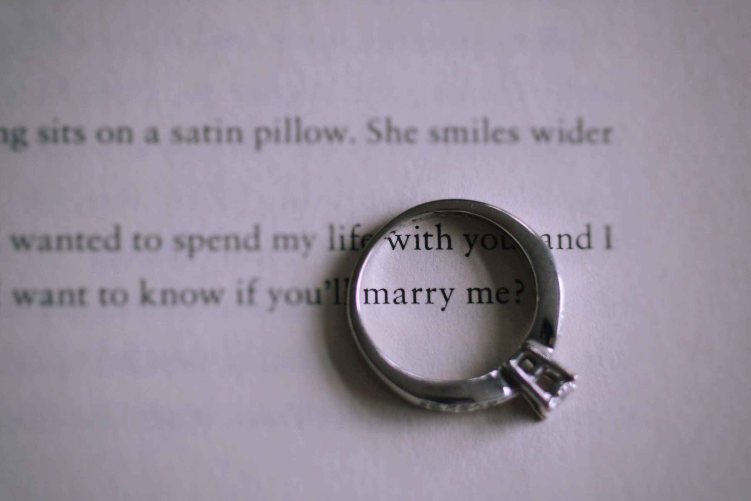 ขอแต่งงานผ่านหนังสือ