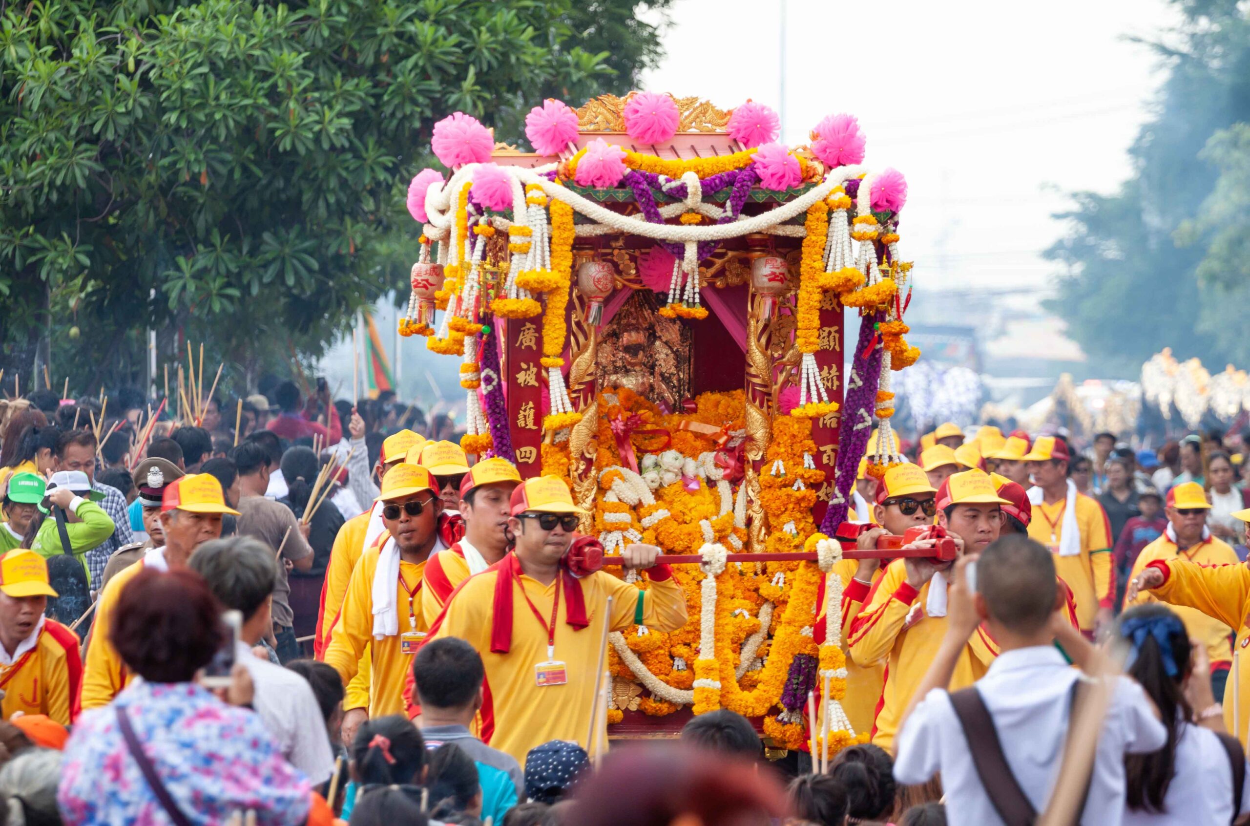 8. งานประเพณีแห่ศาลเจ้าพ่อหลักเมืองสมุทรสาคร