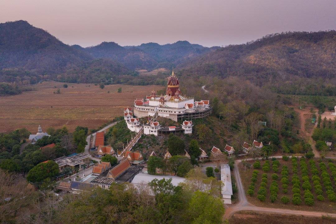 18. วัดเขาพรหมสวรรค์