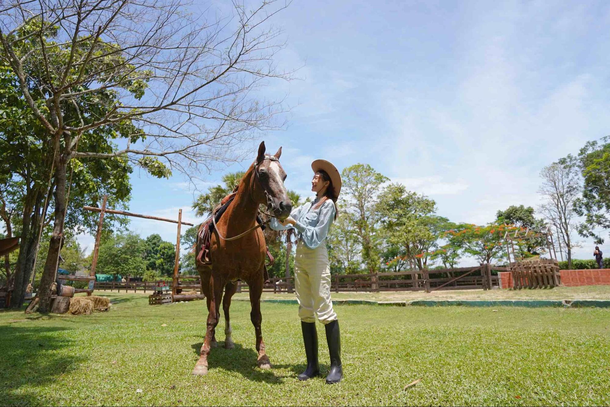 1. กิจกรรมกลางแจ้งที่ Rancho Charnvee Resort & Country Club