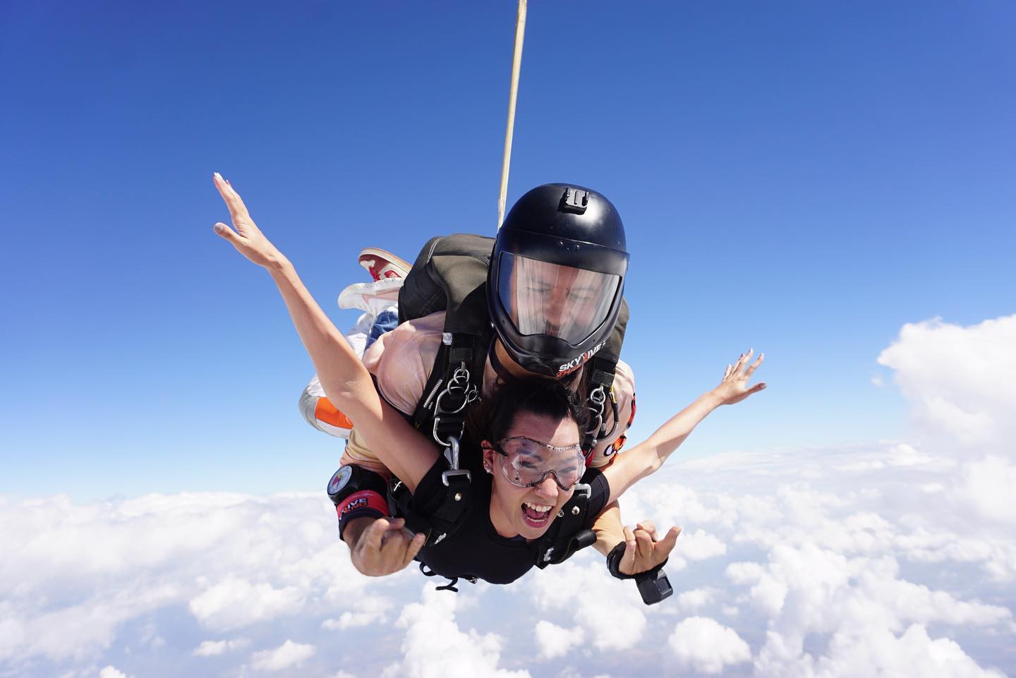 9. ชวนไปโดดร่มกับ Skydive Thailand