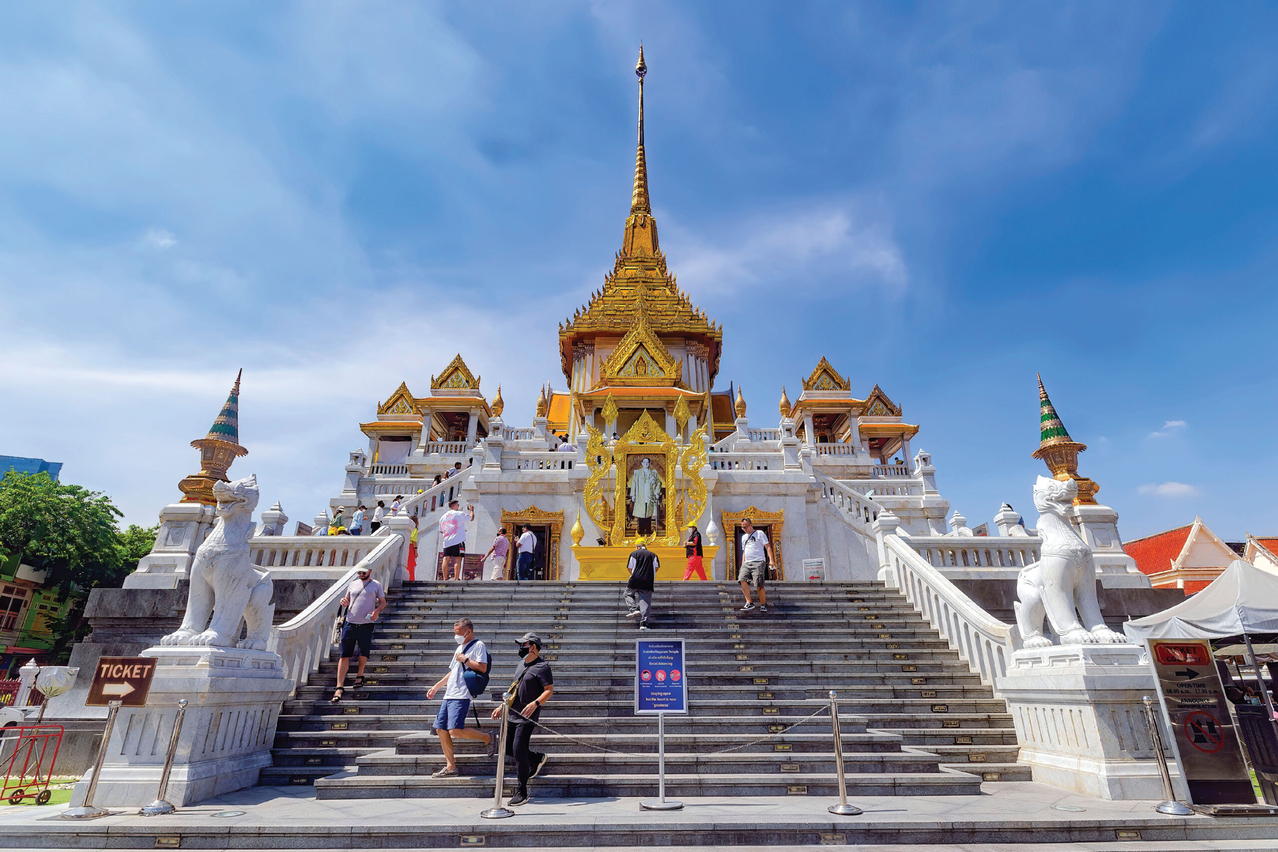 Wat Traimit Witthayaram in the Yaowarat District