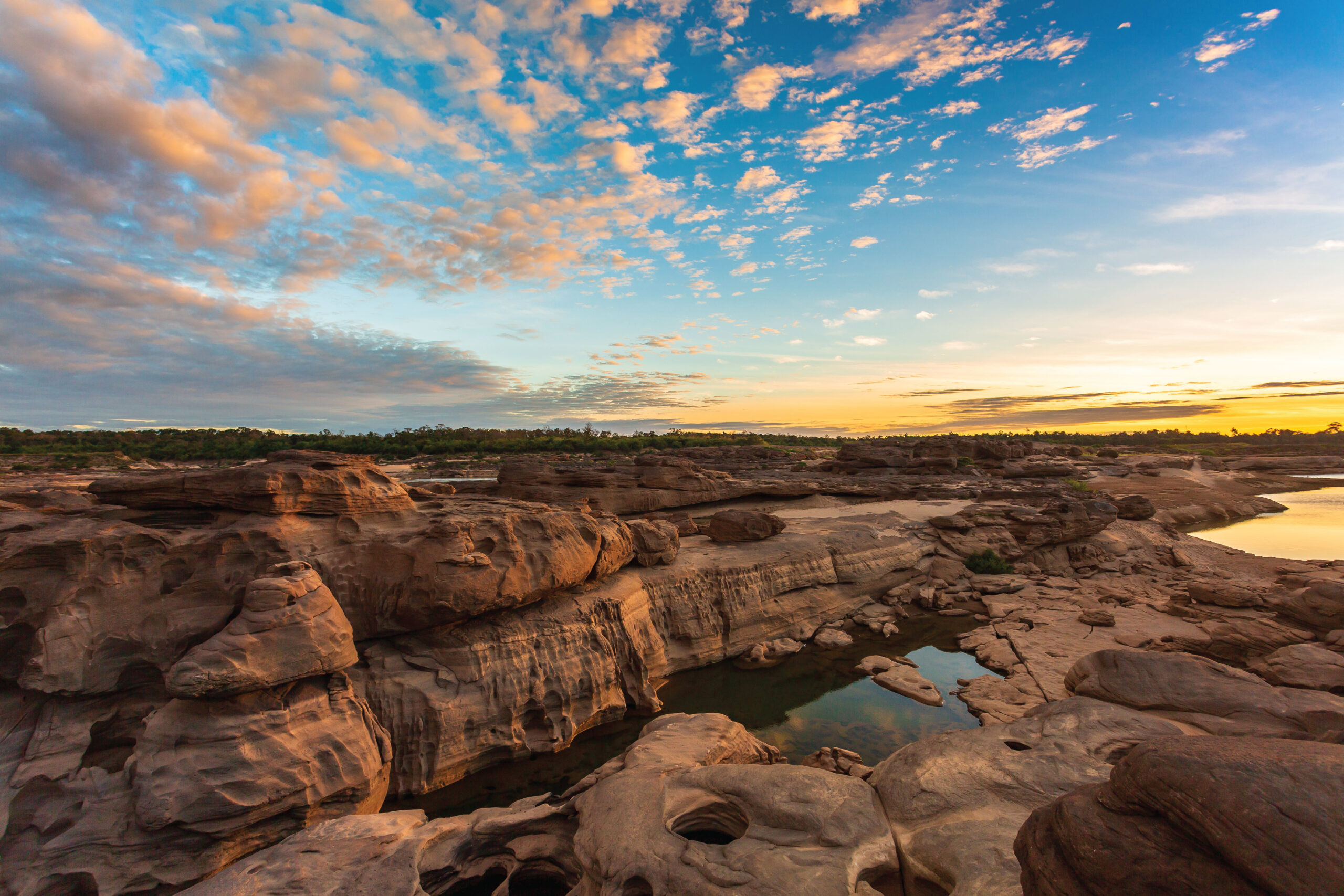 Sam Pan Bok: The Enchanting Sandstone Canyon in Thailand and Laos