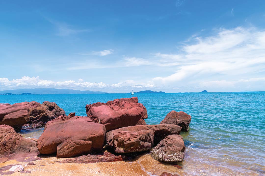 Lan Hin Chomphu Beach