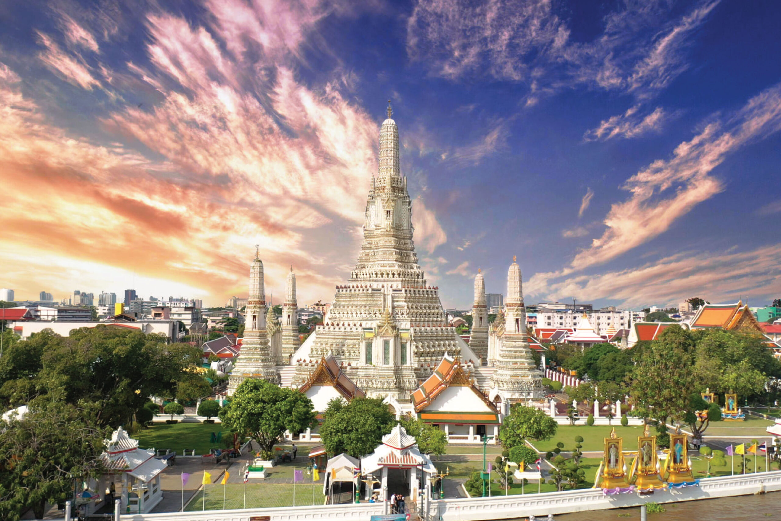 1. Arun Ratchawararam Ratchaworamahawihan Temple - Bangkok
